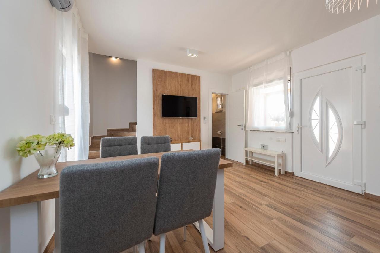 Luxury Apartments - La Vir 1 & 2 Екстериор снимка
